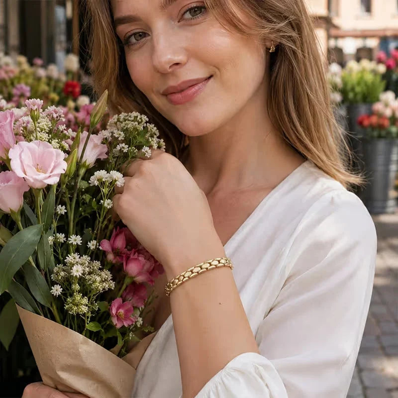 Gold Snake-Scale Chain Bracelet – Liquid Shine & Luxe Texture